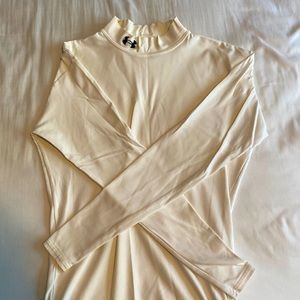 White under Armour shirt men’s size medium